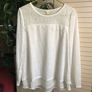 Very cute long sleeve shirt with lace.